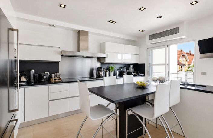 Maison de 9 pièces de 262 m² à Enghien-les-Bains — photo 5