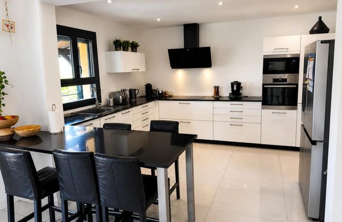 Maison de 10 pièces de 318 m² à Norges-la-Ville — photo 4