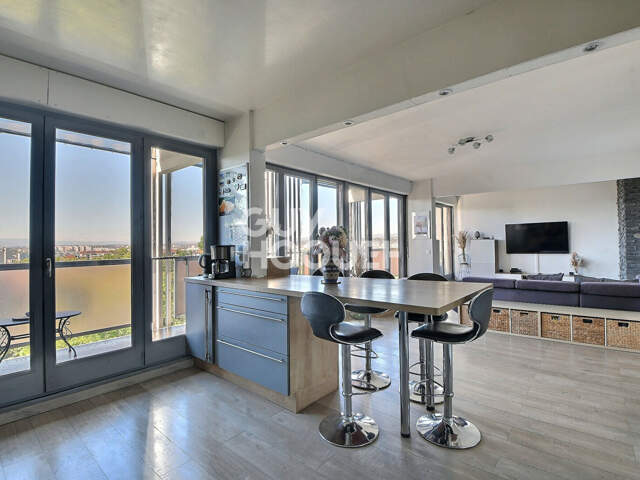 À vendre : Superbe appartement rénové T5 de 106 m² avec balcon et vue dégagée, cave, secteur Grange Blanche, Lyon 3 (69003) — photo du bien