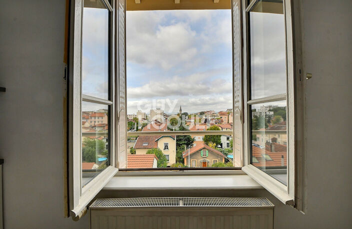 Montchat, Appartement T3 de 46m² en dernier étage avec cave - Lyon 3ème — photo 4