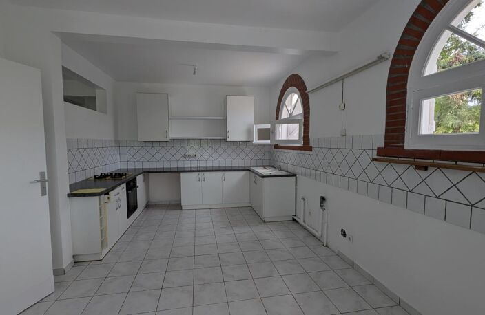 Vaste appartement T4 (150 m2 hab), situé au niveau inférieur d'une villa — photo 4