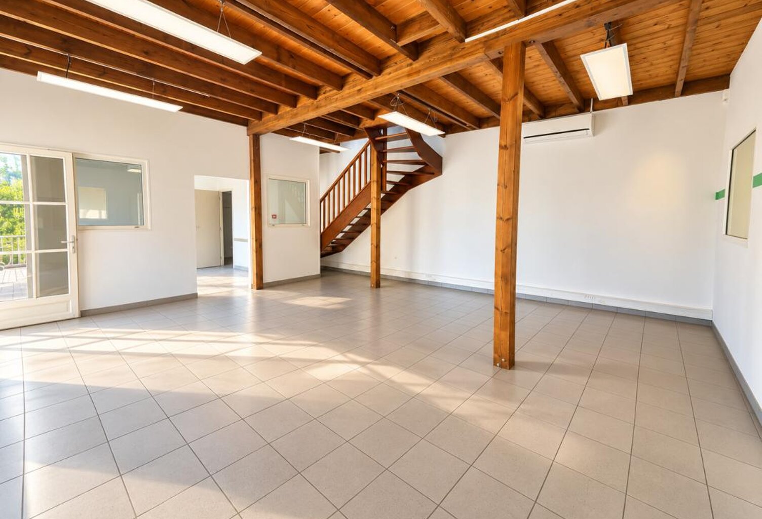 Bureaux 158 m² – Centre-ville Saint-Denis — photo 1