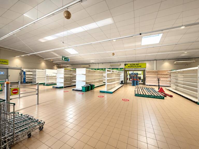LOCAL COMMERCIAL 1 050 M² - SAINT ANDRÉ — photo 1