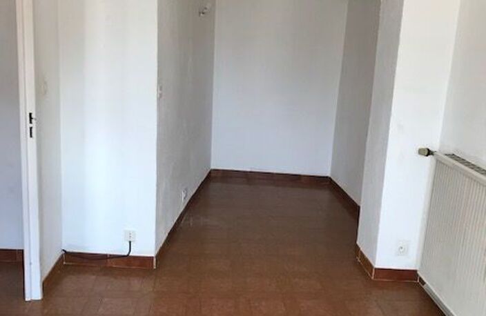 A louer OLLIOULES CENTRE VILLE - Appartement 2 pièces 42 m2 — photo 4