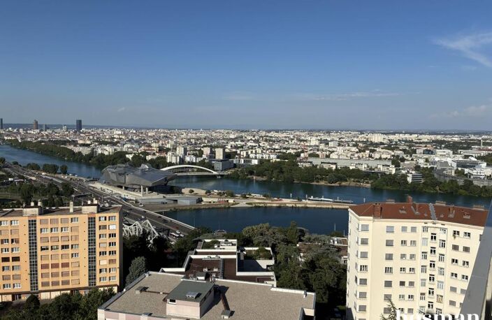 Appartement 4 pièces 76,72 m² avec balcon et box fermé en sus-vue magnifique - Rue de la Navarre, La Mulatière — photo 2