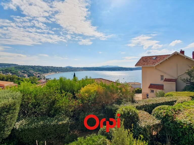 Studio meublé et rénové d'environ 20m² avec une magnifique vue mer dans une copropriété calme du Boulevard de l'Escourche à Bandol — photo 1