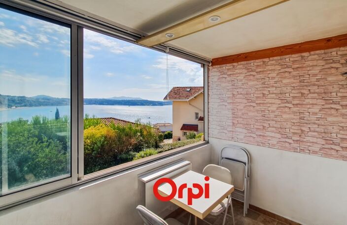 Studio meublé et rénové d'environ 20m² avec une magnifique vue mer dans une copropriété calme du Boulevard de l'Escourche à Bandol — photo 5