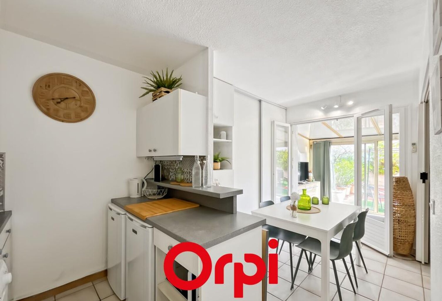 APPARTEMENT UNE CHAMBRE IMMENSE TERRASSE — photo 1