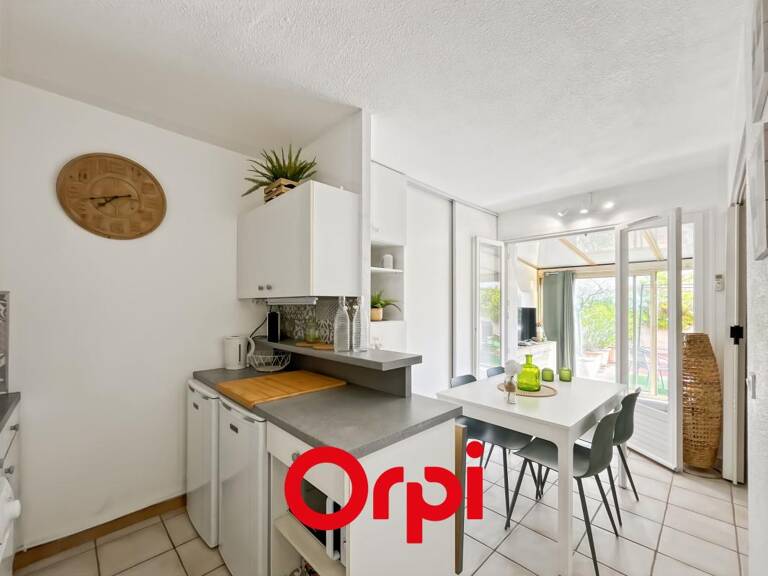 APPARTEMENT UNE CHAMBRE IMMENSE TERRASSE — photo 1