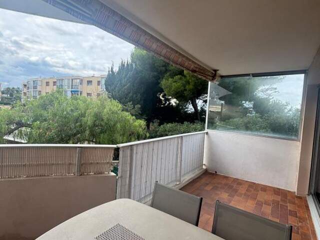 Appartement À Louer T1 meublé six fours — photo du bien