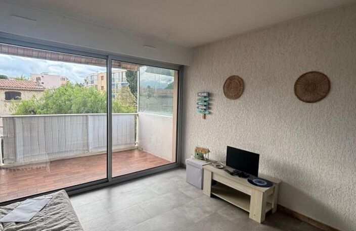 Appartement À Louer T1 meublé six fours — photo 2