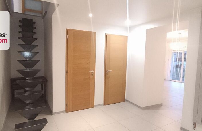 Maison individuelle 164 m2 avec garage annexe — photo 4