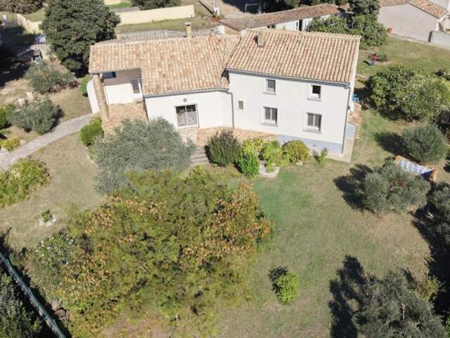ROCHEGUDE -Maison familiale de 202 m², 5 chambres, sur 2 090 m² de terrain arboré — photo du bien