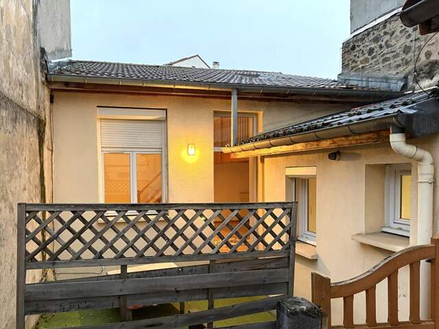 SAINT ETIENNE Sud, secteur Amouroux. Une maison au fond de la cour avec terrasse devant. 46,95m²hab — photo du bien
