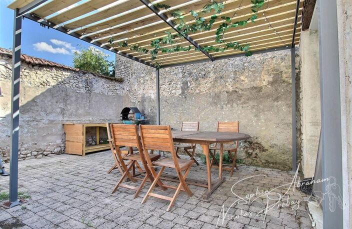 BELLE MAISON FAMILIALE EN PIERRE RÉNOVÉE, AUX VOLUMES GÉNÉREUX — photo 2