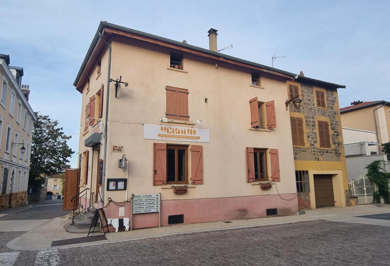Immeuble de rapport Saint Verand 210 m2 — photo 1