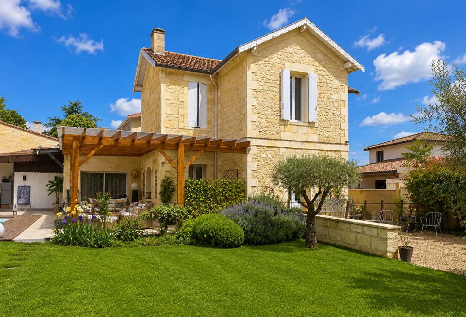 Maison en pierre rénovée avec piscine et potentiel événementiel 160 m²  Libourne — photo 1