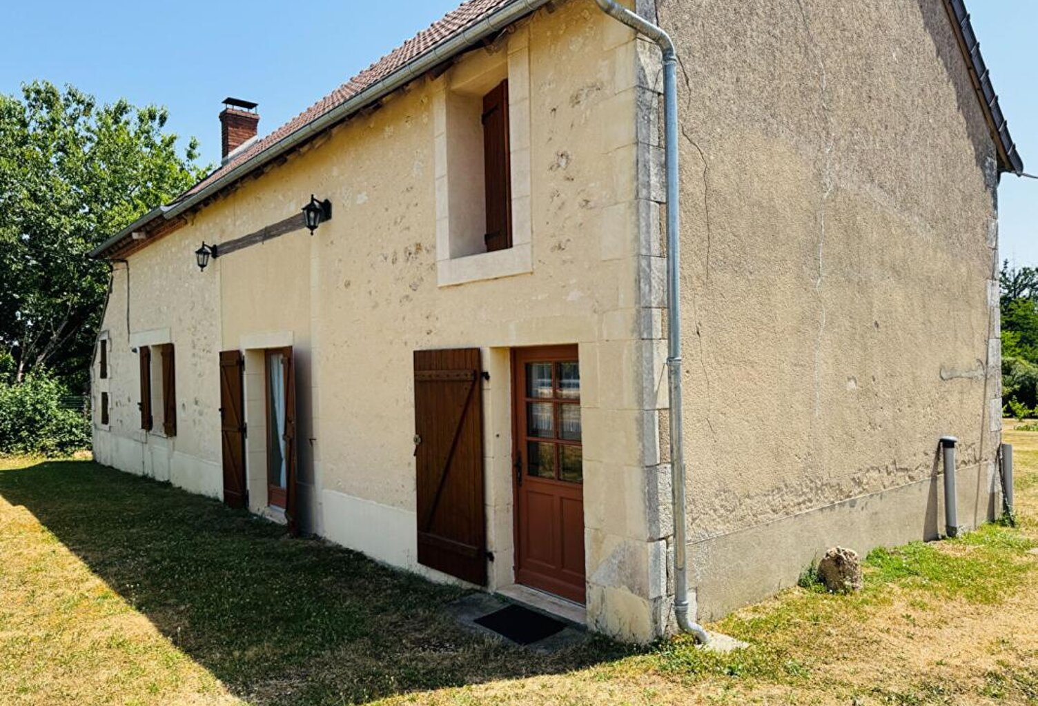 Jolie maison ancienne à Saint Léger le Petit — photo 1