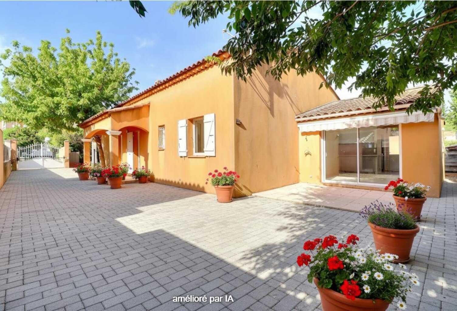 Maison Le Beausset 6 pièce(s) 136 m2 avec studio — photo 1