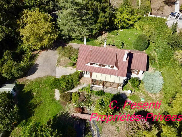 Emplacement exceptionnel!!! Maison  à rénover, 9 pièce(s) 217 m2 — photo du bien