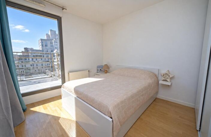 NANTERRE LA DEFENSE - 85m² DERNIER ETAGE TERRASSE AVEC PARKING ET CAVE — photo 4