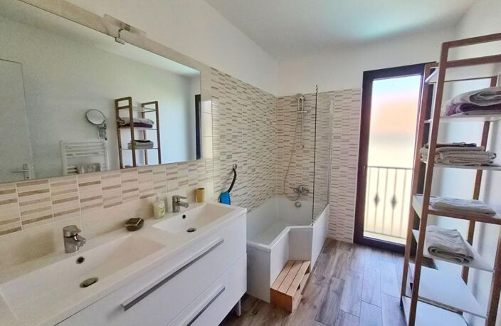 VILLA DE PRESTIGE T4 SANARY- Proche commerces et plages à pied — photo 5