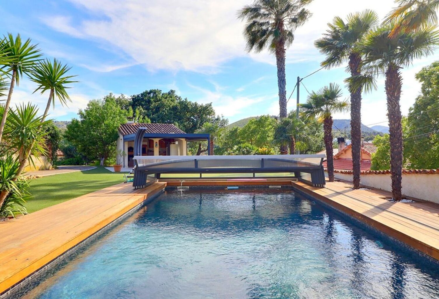 Maison Aubagne 8 pièce(s) 190 m2 avec piscine - jacuzzi sur 1200 m2 de terrain — photo 1