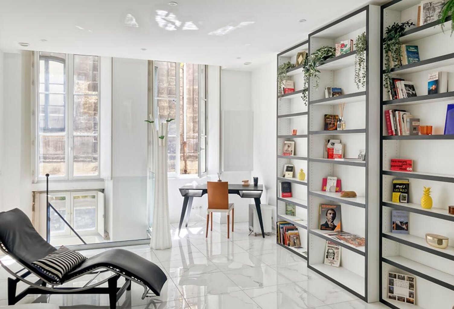 Elégant appartement avec prestations haut de gamme à proximité immédiate de Pey Berland — photo 1