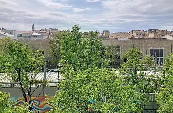 Appartement T3 lumineux avec deux loggias et parking aux Chartrons — photo 2