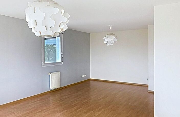 Appartement T3 lumineux avec deux loggias et parking aux Chartrons — photo 3