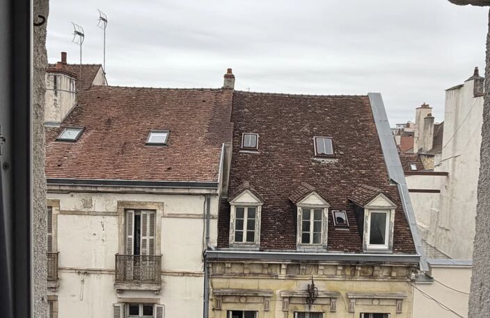 DIJON CENTRE-VILLE – STUDIO AVEC VUE SUR LES TOITS — photo 4