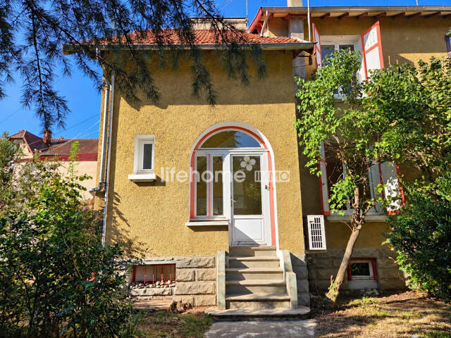 Duplex avec jardin et beau potentiel — photo du bien