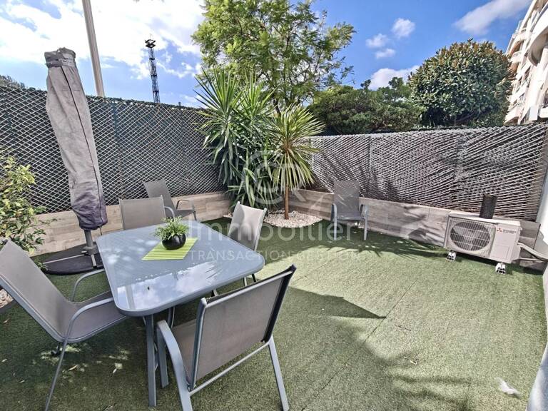 T2 REZ-DE-JARDIN SUD PARKING PISCINE BORD DE MER — photo 1