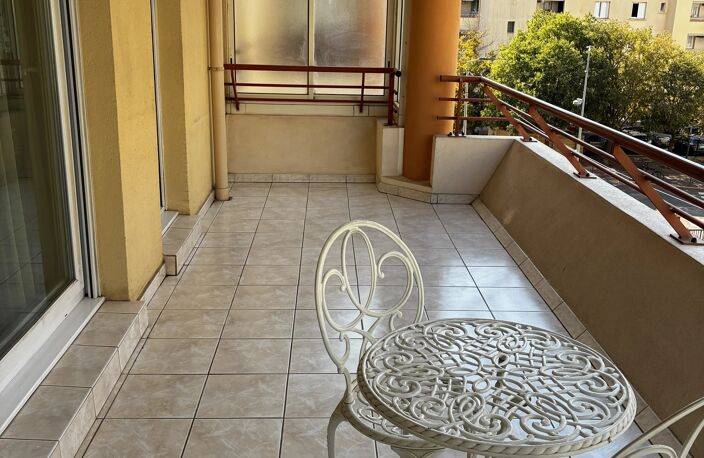 SAINT-RAPHAËL  SPACIEUX 4 PIÈCES, TERRASSE ET GRAND GARAGE — photo 2