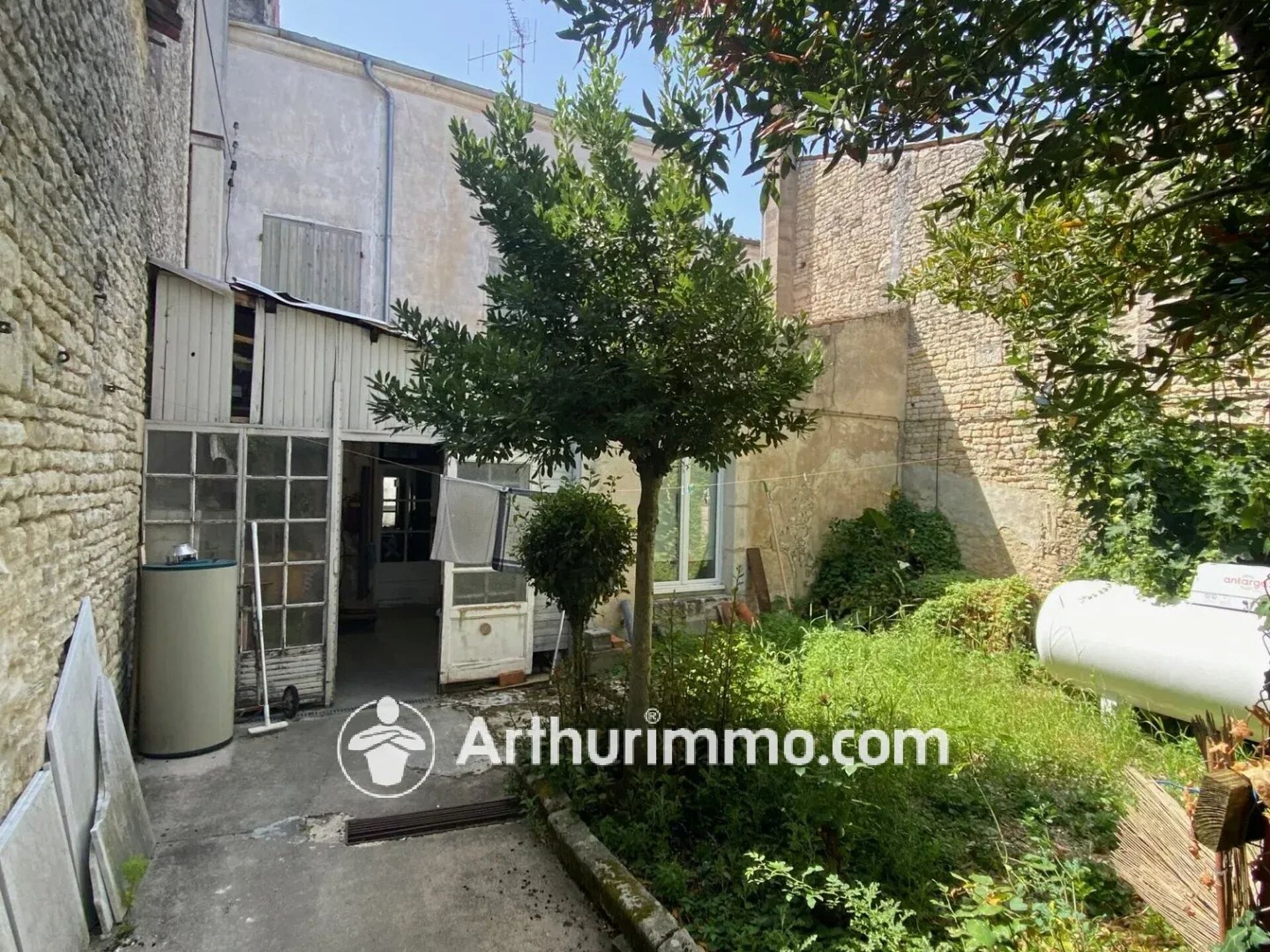 Immeuble 7 pièces 157 m² · à Matha · 157 m² · 80 400 €
