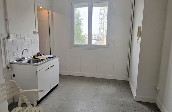 FECAMP : APPARTEMENT AVEC GRAND BALCON A 2 PAS DU CENTRE A PIED — photo 3