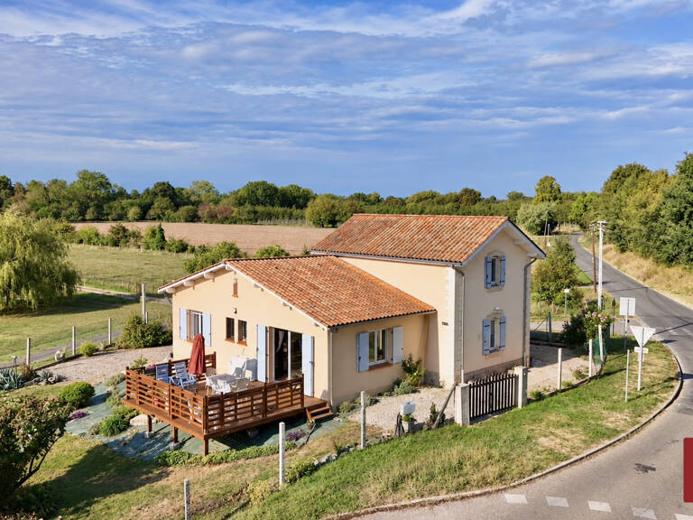 Maison en pierre avec jardin — photo 1