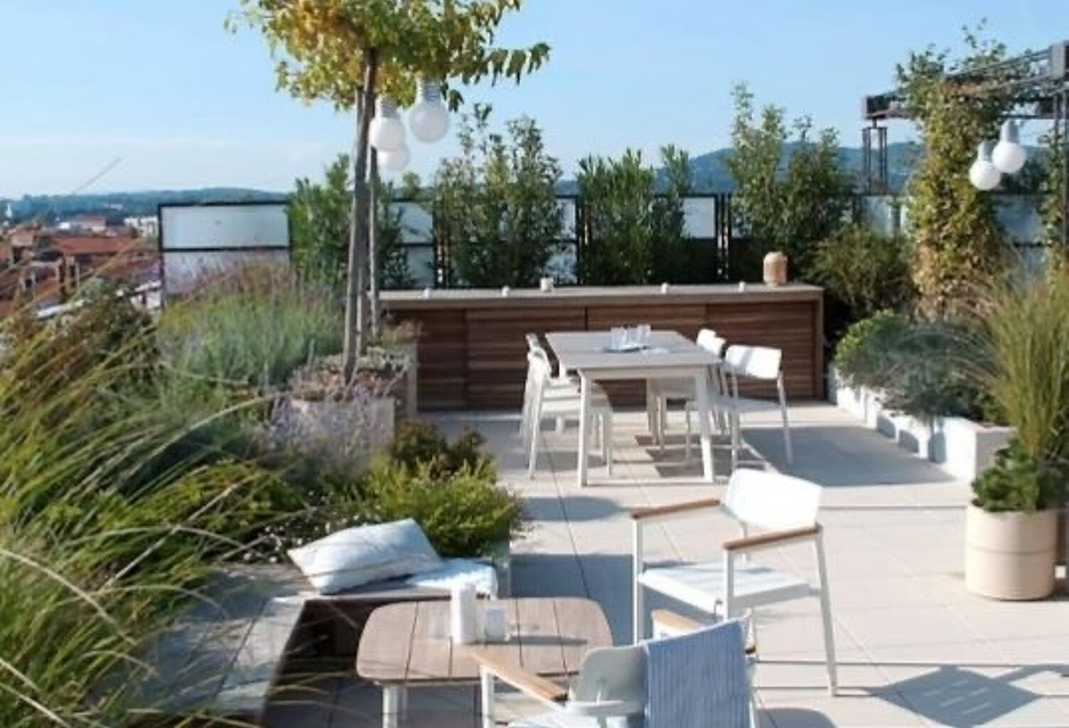 TERRASSE EXCEPTIONNELLE DE 30 M2 AVEC VUE ET EXPOSEE SUD POUR CE MAGNIFIQUE T2 A TOULON — photo 1