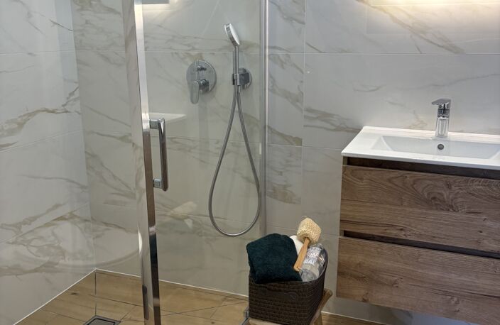 RESIDENCE DE LUXE AU COEUR DES ADRETS -APPARTEMENT DE 140 M² AVEC JARDIN ET APERCU MER — photo 3