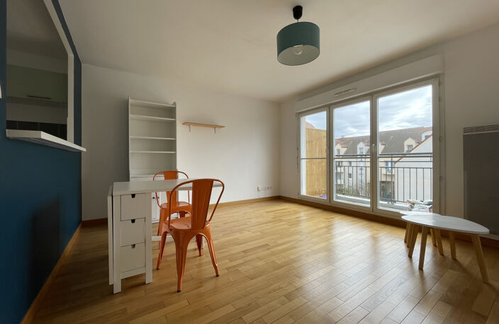 3 PIECES AVEC BALCON DE 4M2 AU COEUR DU VILLAGE AVEC PARKING — photo 2
