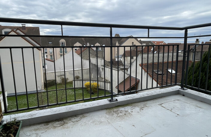 3 PIECES AVEC BALCON DE 4M2 AU COEUR DU VILLAGE AVEC PARKING — photo 3