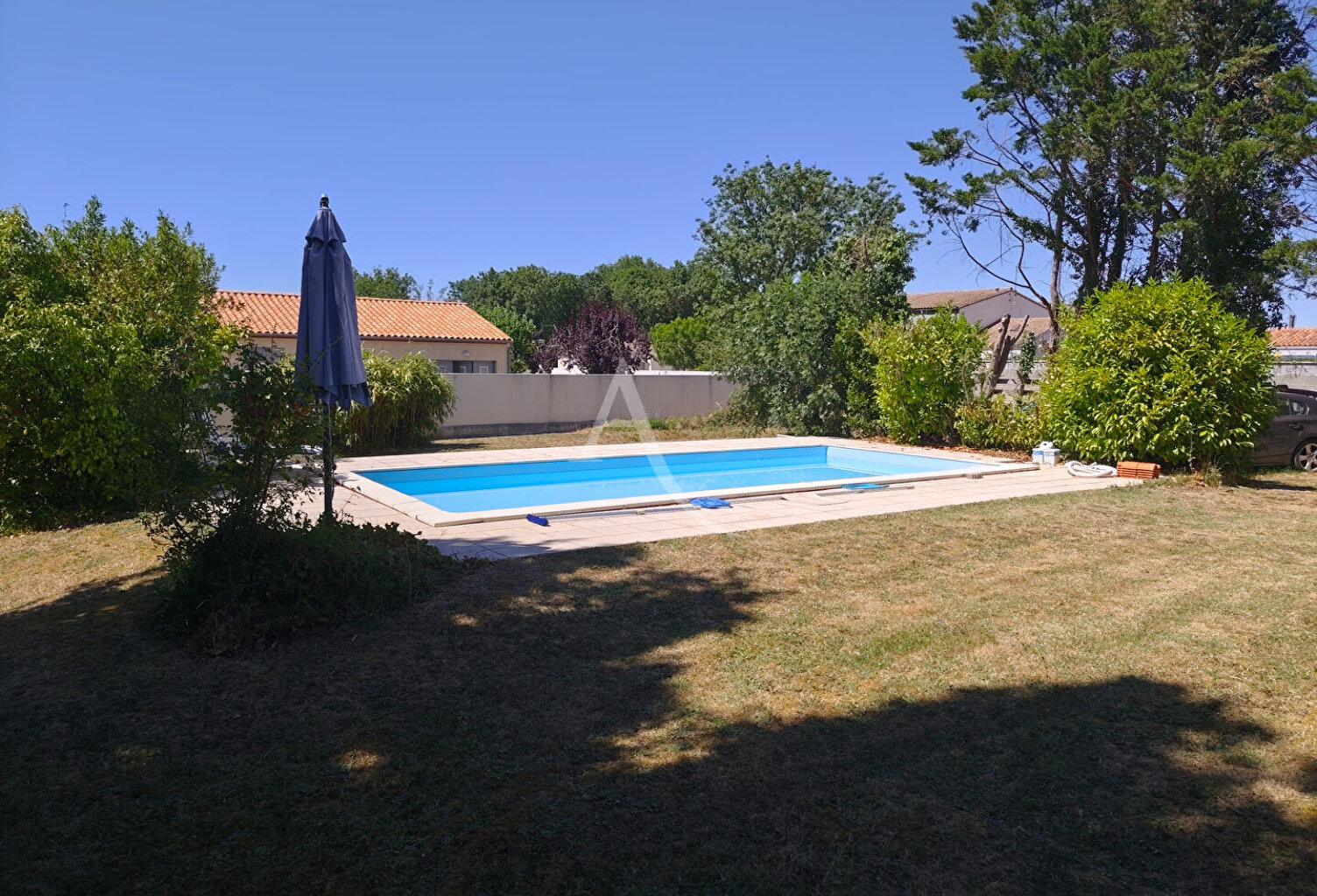 Terrain 570 m² avec piscine, quartier la Mauratière, Rochefort — photo 1