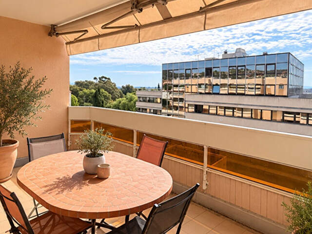 HYERES LES PALMIERS- T3 DE 71M² AVEC TERRASSE ET GARAGE. — photo du bien