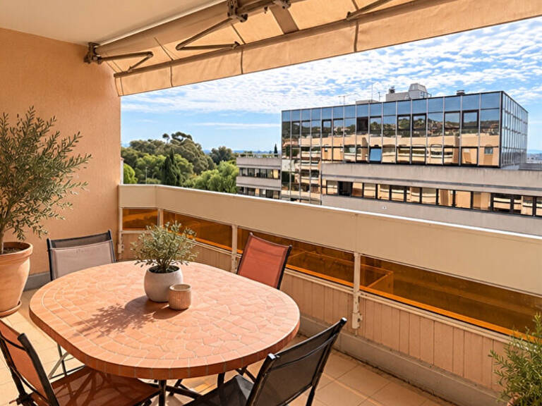 HYERES LES PALMIERS- T3 DE 71M² AVEC TERRASSE ET GARAGE. — photo 1