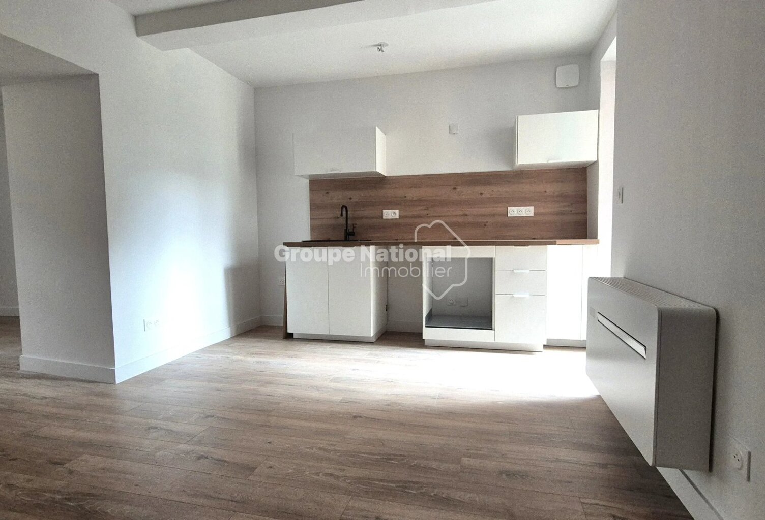 ST DIDIER APPARTEMENT ENTIEREMENT RENOVE AVEC COUR — photo 1