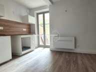 ST DIDIER APPARTEMENT ENTIEREMENT RENOVE AVEC COUR — photo 2