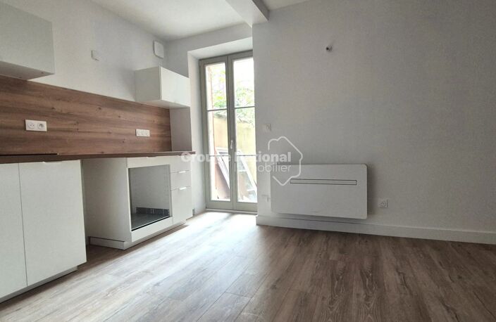 ST DIDIER APPARTEMENT ENTIEREMENT RENOVE AVEC COUR — photo 2