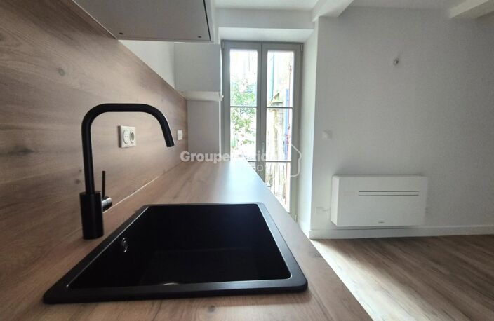ST DIDIER APPARTEMENT ENTIEREMENT RENOVE AVEC COUR — photo 3