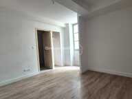 ST DIDIER APPARTEMENT ENTIEREMENT RENOVE AVEC COUR — photo 4