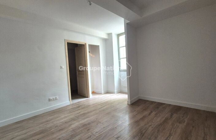 ST DIDIER APPARTEMENT ENTIEREMENT RENOVE AVEC COUR — photo 4